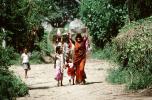 Woman Carrying a bushel, Boral Village, Gujarat, PDCV01P03_06
