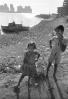 Children Picking Trash, Beach, Back Bay, Badhawar Park, Khroorow Baug, Mumbai, POV35V09P14_04